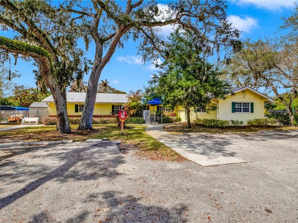 1285 6th Avenue, Vero Beach, FL 32960