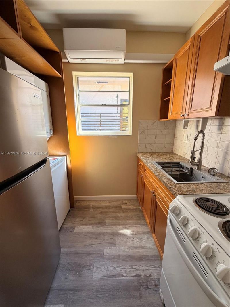1043 NW 2nd St , Unit 18, Miami, FL 33128 Photo