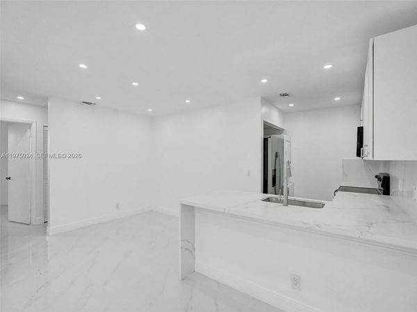 10051 Winding Lake Rd, Unit 201, Sunrise, FL 33351