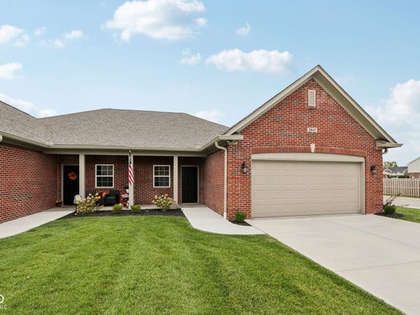 2843 Grandview Lane , Greenwood, IN 46143