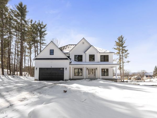 223 Pinewood Drive, Schenectady, NY 12303