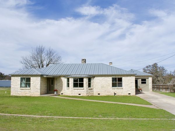 102 myrtle, Harper, TX 78631