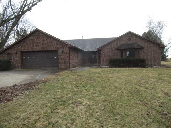 153 Lake Road , Seymour, IL 61875