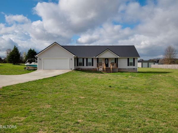 935 Oakland Rd, Sweetwater, TN 37874