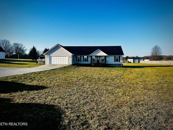 935 Oakland Rd, Sweetwater, TN 37874