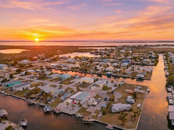 2705 Patterson CT, ST. JAMES CITY, FL 33956