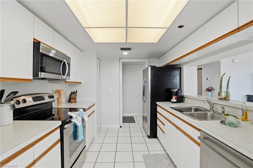 5550 Heron Point Dr, Unit 304, Naples, FL 34108 Photo