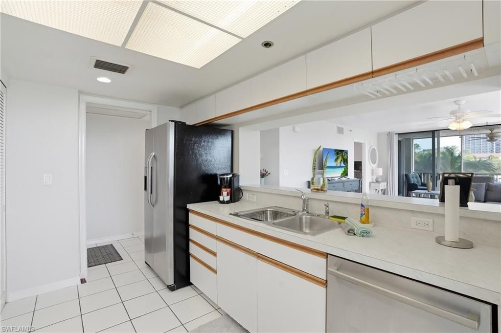 5550 Heron Point Dr, Unit 304, Naples, FL 34108 Photo