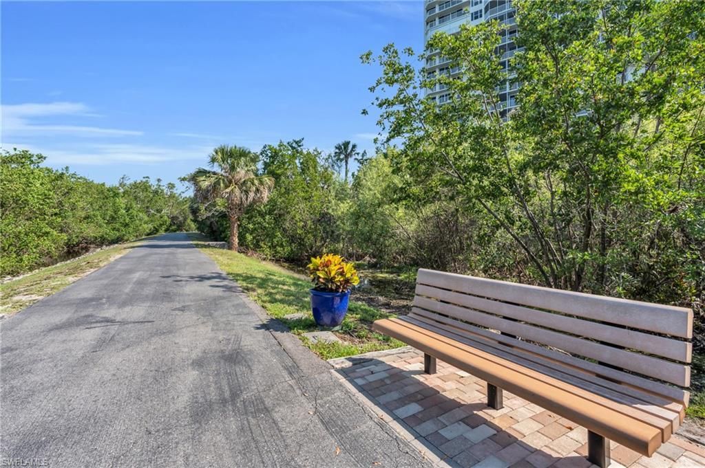 5550 Heron Point Dr, Unit 304, Naples, FL 34108 Photo