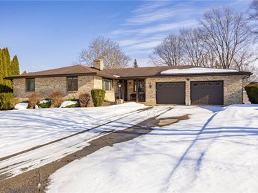 50 Deepwood Drive, Rochester, NY 14606