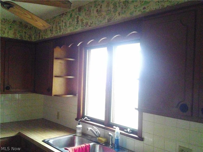 370 North Drive, Lorain, OH 44053 Photo 8