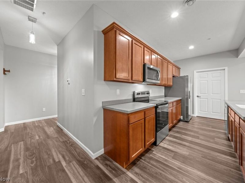 5547 Beavercrest Drive, Unit 211, Lorain, OH 44053 Photo 14