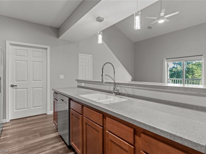 5547 Beavercrest Drive, Unit 211, Lorain, OH 44053 Photo 16