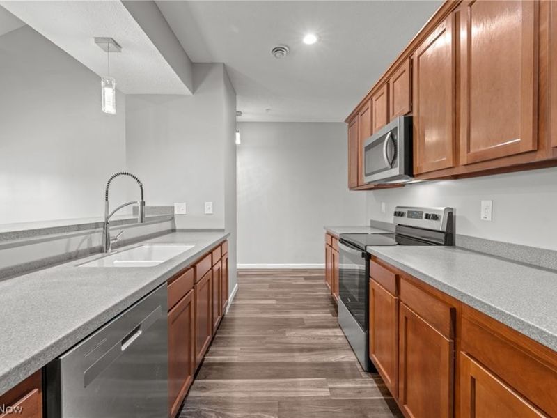 5547 Beavercrest Drive, Unit 211, Lorain, OH 44053 Photo 17