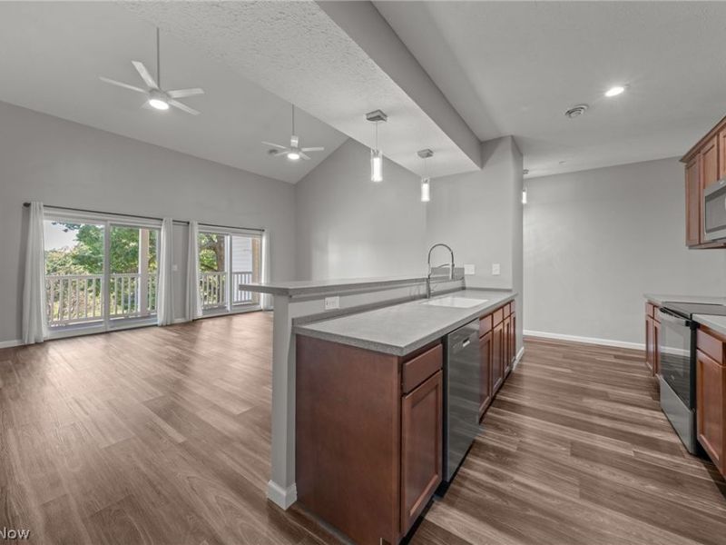 5547 Beavercrest Drive, Unit 211, Lorain, OH 44053 Photo 24