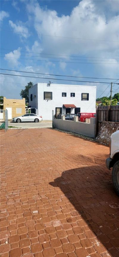 150 NW 17th Ct , Miami, FL 33125 Photo