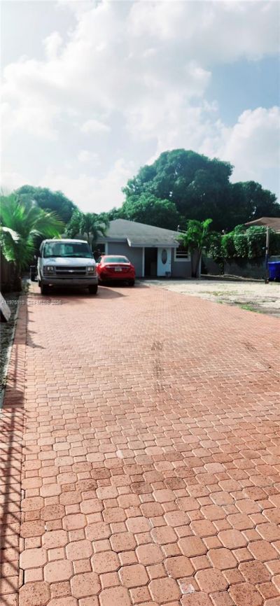 150 NW 17th Ct , Miami, FL 33125 Photo