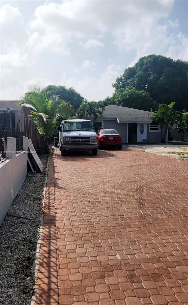 150 NW 17th Ct , Miami, FL 33125 Photo