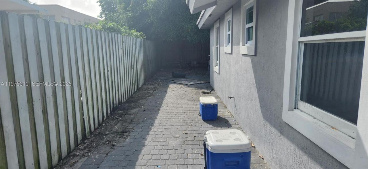 150 NW 17th Ct , Miami, FL 33125 Photo