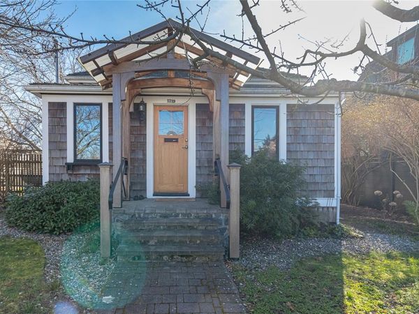 1219 Pembroke St N, Victoria, BC V8T 1J6