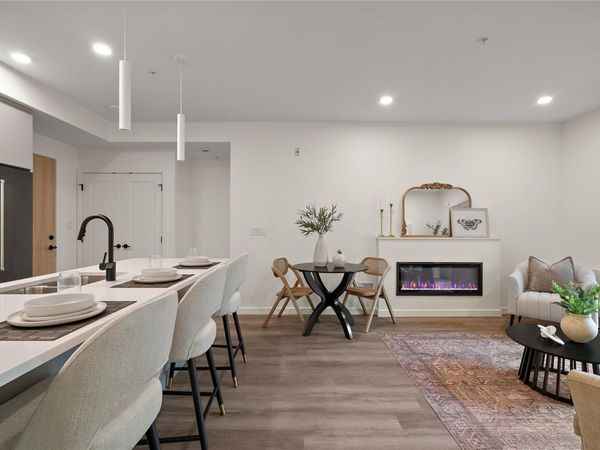 610 Lampson St, Unit 404, Esquimalt, BC V9A 0L4