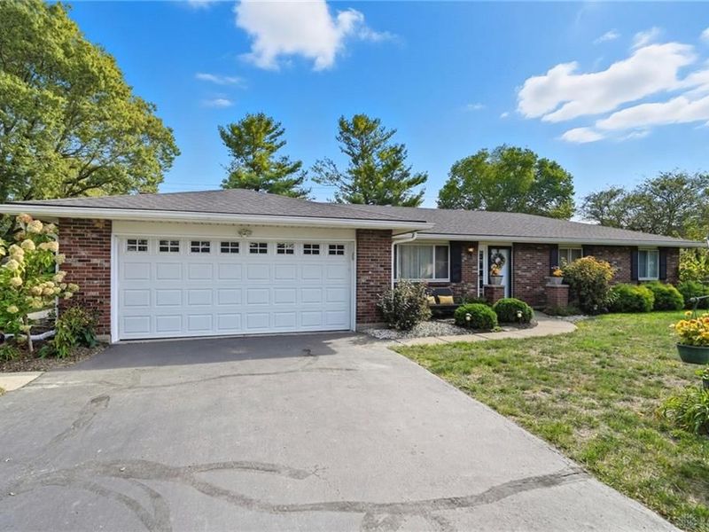 631 Augusta Drive, Fairborn, OH 45324 Photo 2