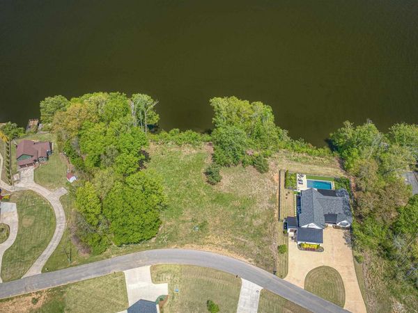 2094 Skypark Rd, Florence, AL