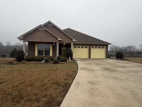 93 Isabella Ct, Killen, AL