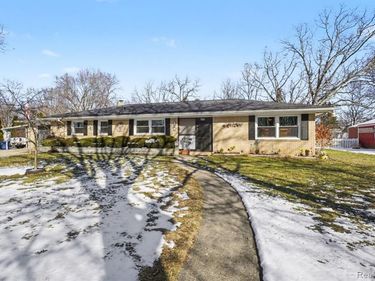 206 Clarence Street, Holly Vlg, MI 48442