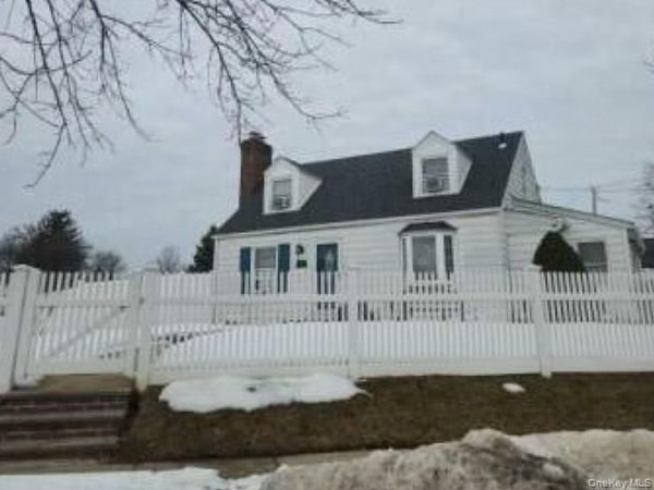 281 Anchor Way , Uniondale, NY 11553