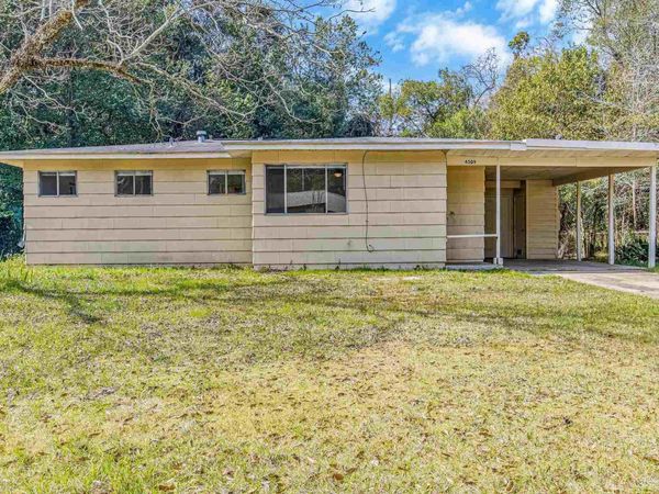 4509 Versailles Dr, Pensacola, FL 32505