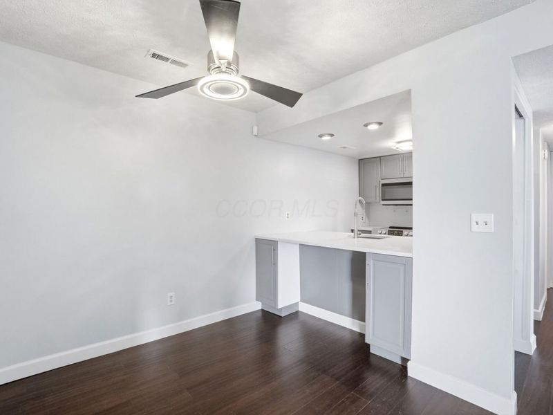 1094 Merrimar Circle S, Unit A, Columbus, OH 43220 Photo 12