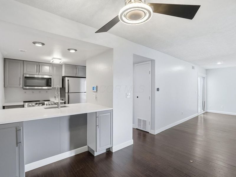 1094 Merrimar Circle S, Unit A, Columbus, OH 43220 Photo 14