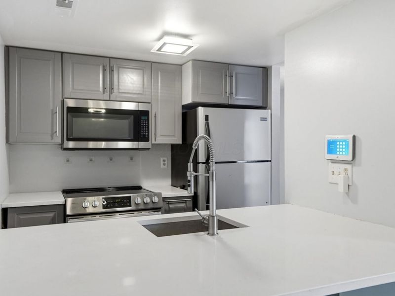 1094 Merrimar Circle S, Unit A, Columbus, OH 43220 Photo 15