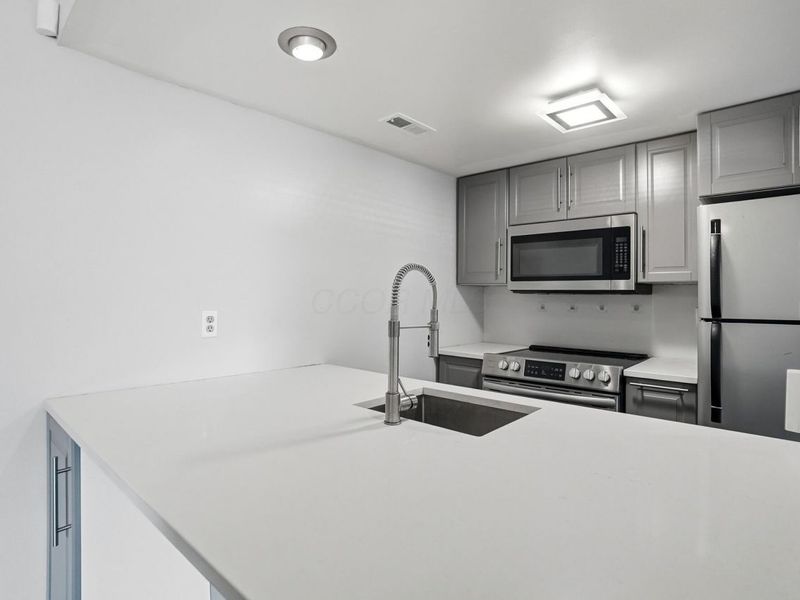 1094 Merrimar Circle S, Unit A, Columbus, OH 43220 Photo 16