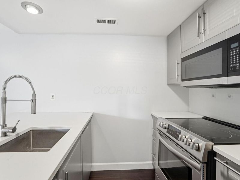 1094 Merrimar Circle S, Unit A, Columbus, OH 43220 Photo 17