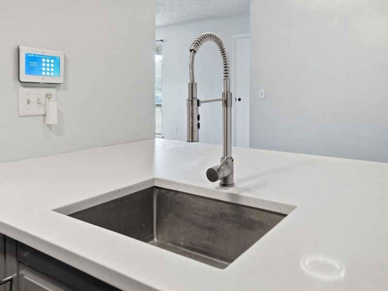 1094 Merrimar Circle S, Unit A, Columbus, OH 43220 Photo 18