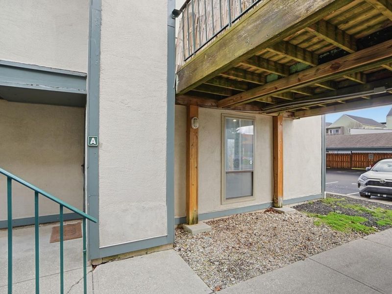 1094 Merrimar Circle S, Unit A, Columbus, OH 43220 Photo 2