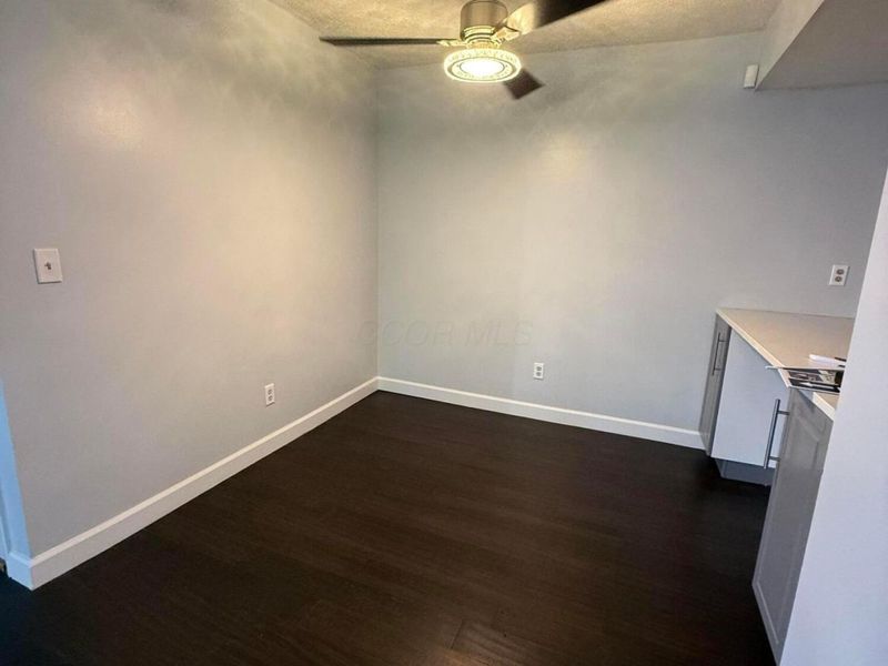 1094 Merrimar Circle S, Unit A, Columbus, OH 43220 Photo 2