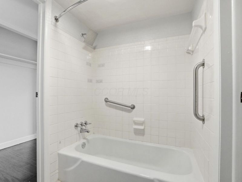 1094 Merrimar Circle S, Unit A, Columbus, OH 43220 Photo 27