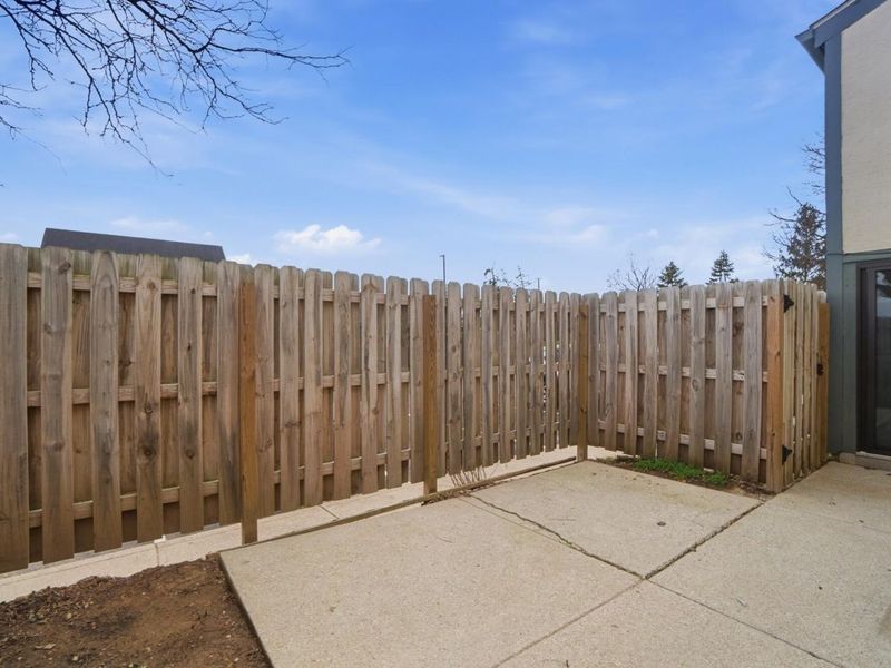 1094 Merrimar Circle S, Unit A, Columbus, OH 43220 Photo 34