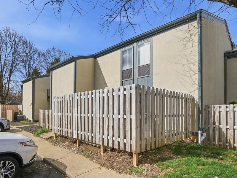 1094 Merrimar Circle S, Unit A, Columbus, OH 43220 Photo 38