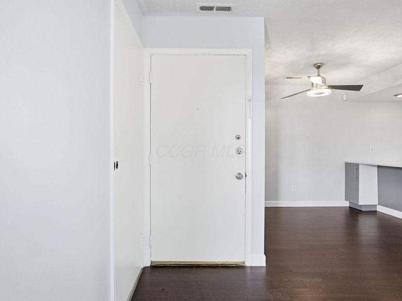 1094 Merrimar Circle S, Unit A, Columbus, OH 43220 Photo 4