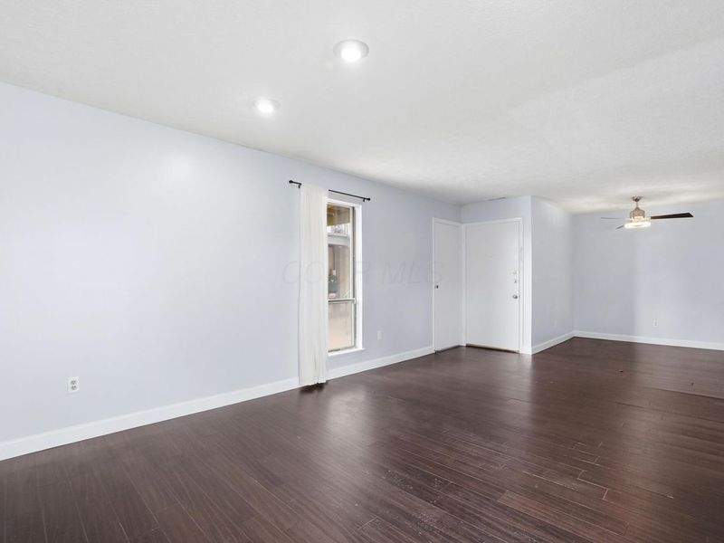 1094 Merrimar Circle S, Unit A, Columbus, OH 43220 Photo 6