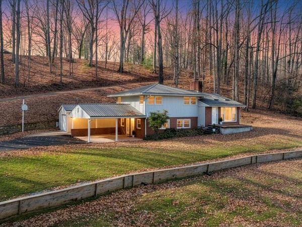 4151 Givens RD , Salem, VA 24153