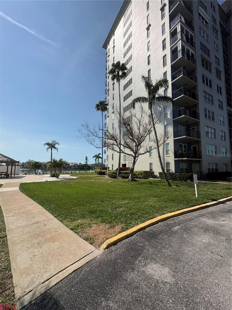 5220 Brittany Drive S, Unit 803, Saint Petersburg, FL 33715 Photo