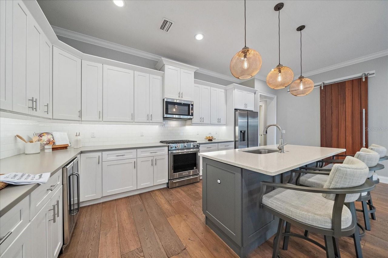 2207 Wisteria Street, Sarasota, FL 34239 Photo