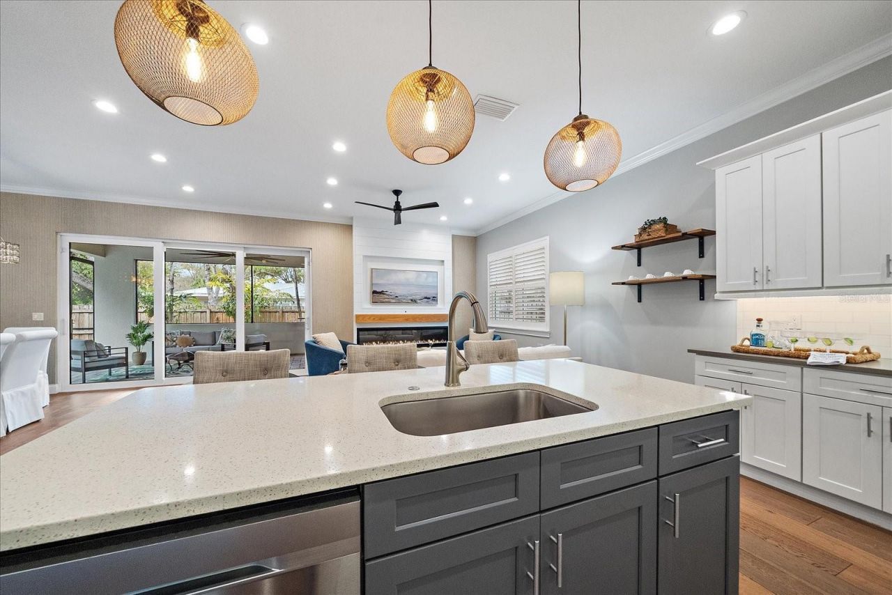 2207 Wisteria Street, Sarasota, FL 34239 Photo