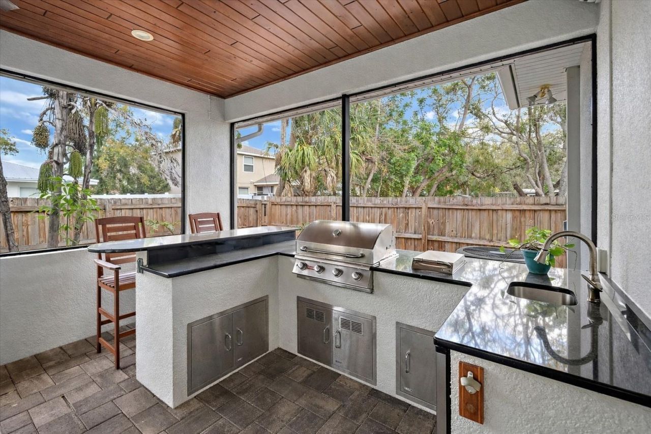 2207 Wisteria Street, Sarasota, FL 34239 Photo