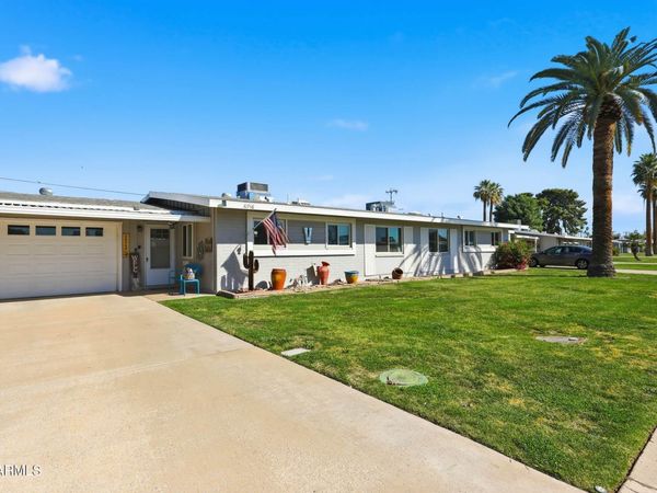 10746 W ABBOTT Avenue, Sun City, AZ 85351